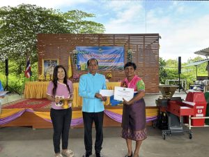 องค์การบริหารส่วนตำบลกระแชงขอมอบเกียรติบัตรยกย่องเชิดชูเกียรติเป็นครัวเรือนต้นแบบการบริหารจัดการขยะ ประจำปี 2568